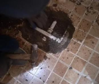 金明卫生间漏水维修公司为您分享下卫生间渗水如何处理及注意事项